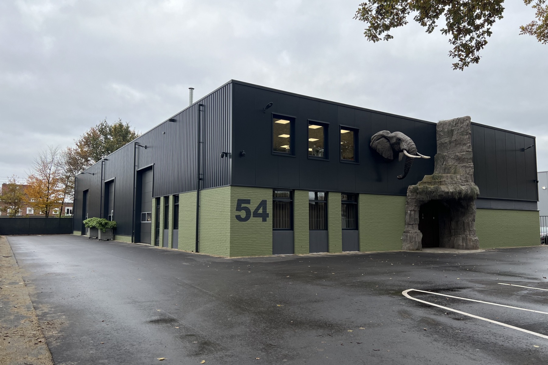 Bâtiment de By Max avec une tête d’éléphant sur la façade